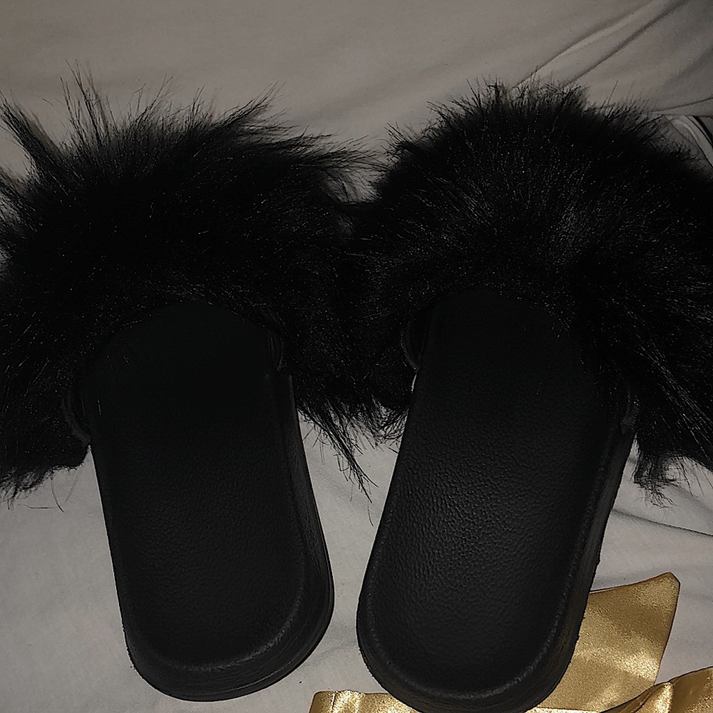 Fashion Nova Black slides